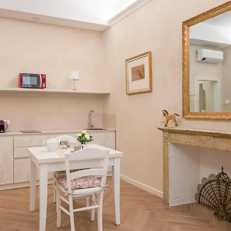 Classic Chic - Citta Alta Apartament